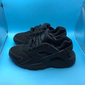 Nike Huarache black womens sneakers size 5Y / womens 6.5